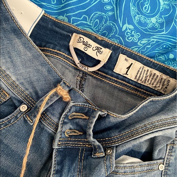 Mid Rise Rioped Jeans - Picture 2 of 4